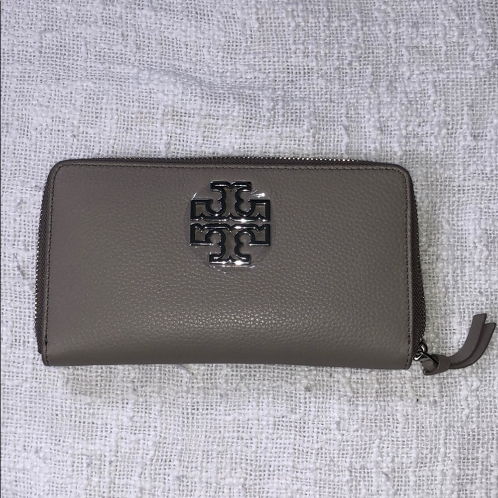 Tory Burch Britten Zip Continental Wallet